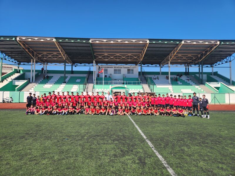 Urla, genç sporcularını yetiştiren altyapılarıyla dikkat çekiyor. İlçede faaliyet gösteren
