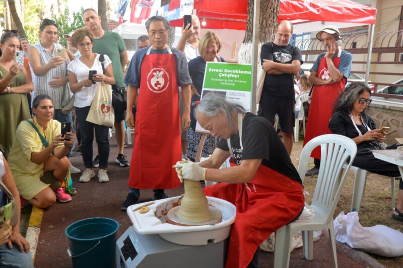 Menemen Belediyesi tarafından düzenlenen 4. Uluslararası Çömlek Festivali için geri