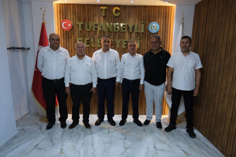 
“Adana’nın dört bir yanında çalışmalarımız şevkle ve kararlılıkla sürüyor.”
Güngör Geçer