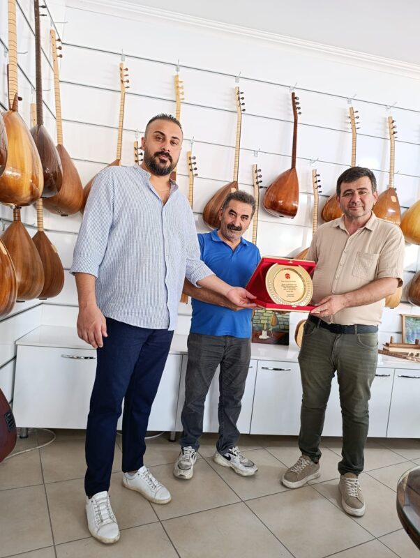 Cumhuriyet Mahallesi’nin önceki dönem muhtarı Dursun Ali Kazar, Harmandalı çöp