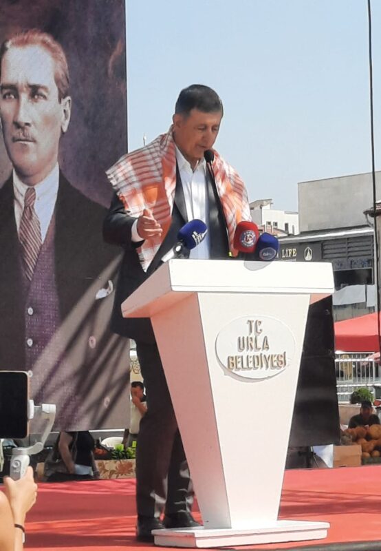 ‘Geleneksel Urla Bağ Bozumu Şenlikleri’ açılış töreninde yaptığı konuşma sırasında