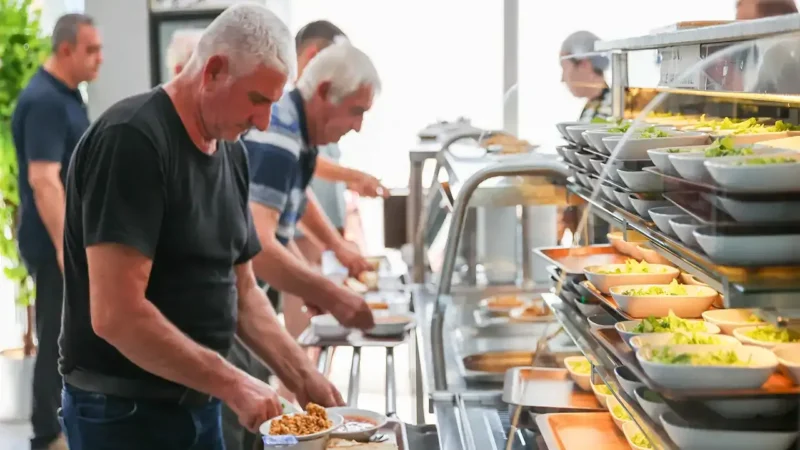 İzmir'de ekmeğin 15 TL'ye satıldığı şu günlerde Buca Belediyesi'nin Kent