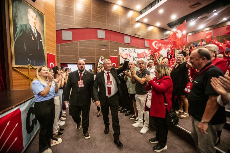 CHP Güzelbahçe İlçe Kongresi büyük katılımla yapıldı, Devrim Seyrek yeniden