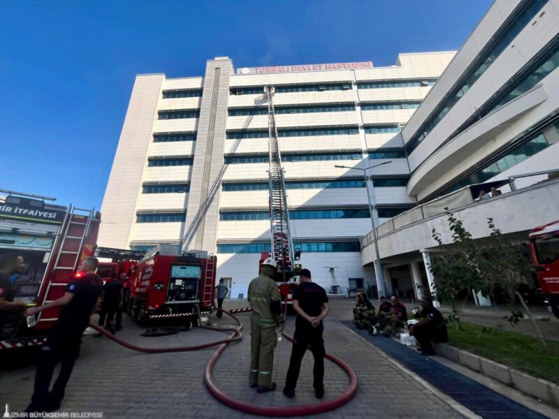 
İzmir’in Torbalı ilçesinde bulunan devlet hastanesinde sabah saatlerinde yangın çıktı.