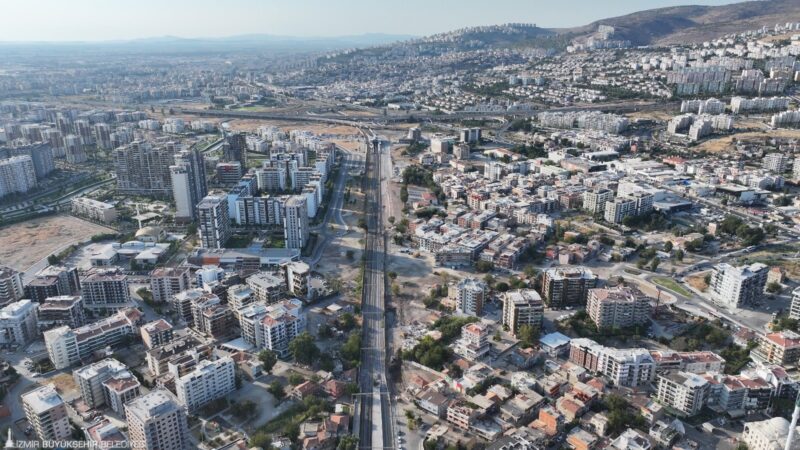 İzmir Büyükşehir Belediyesi Karşıyaka’da Kemal Baysak Bulvarı’nı İZBAN hattı üzerinden
