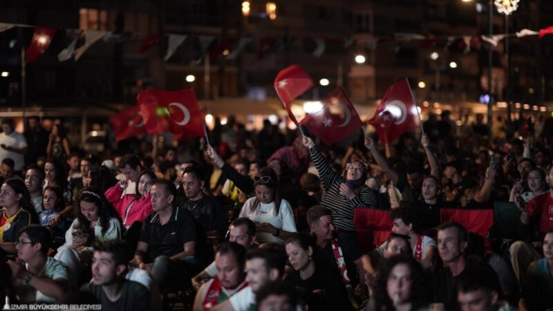 İzmir Büyükşehir Belediyesi tarafından Avrupa Basketbol Şampiyonası’nın finalinde gerçekleşen Türkiye-Almanya