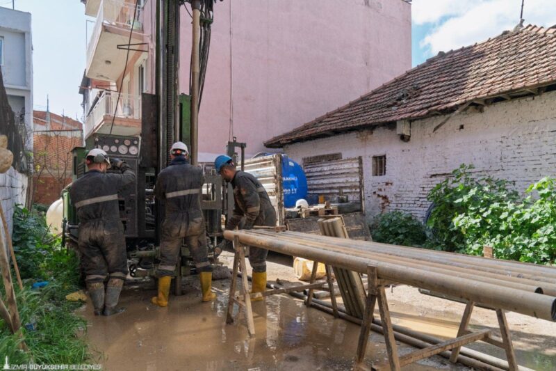 İzmir Büyükşehir Belediyesi, kentin deprem riskini ortaya koymak üzere Bornova’da