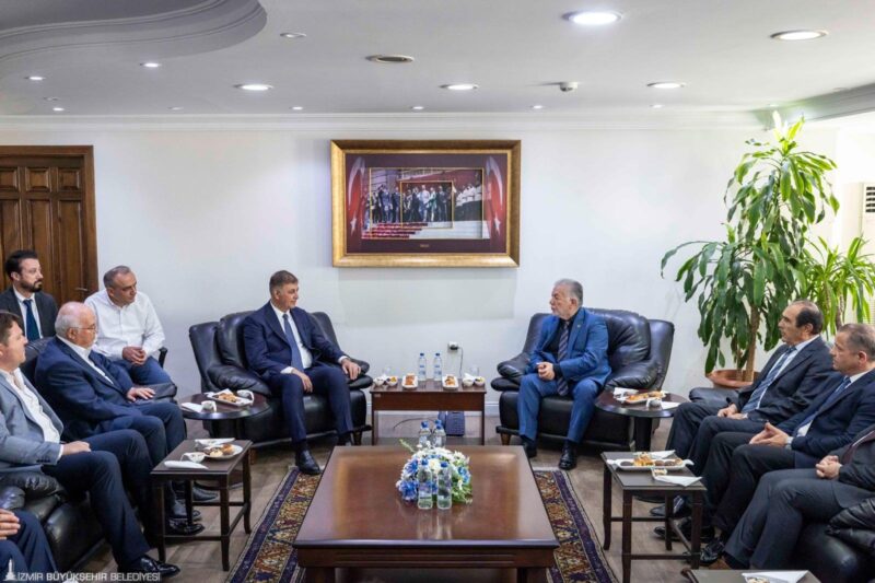 
İzmir Büyükşehir Belediye Başkanı Dr. Cemil Tugay, İzmir Esnaf ve