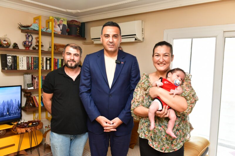 Çiğli Belediyesi, sosyal belediyecilik anlayışıyla hayata geçirdiği “Hoş Geldin Bebek”