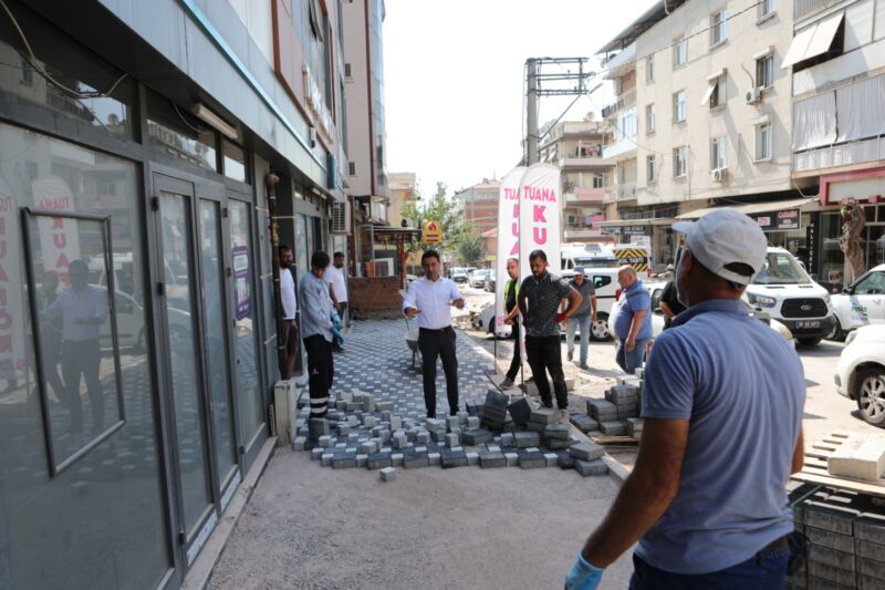 Bayraklı Belediyesi, ilçe genelinde yol yenileme, düzenleme, bakım ve onarım