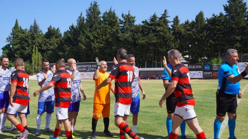 Çeşme Belediyesi’nin ev sahipliğinde düzenlenen Çeşme - Sakız Master Futbol Turnuvası,