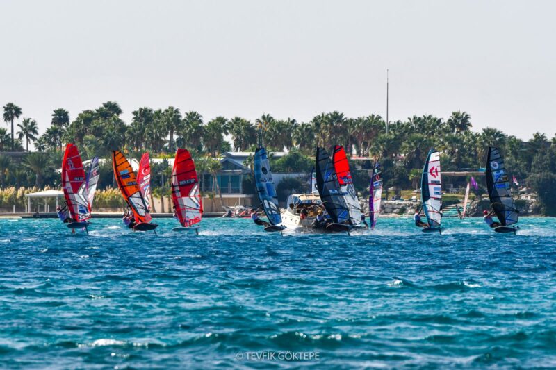 Çeşme Belediyesi’nin destekleriyle, Çağla Kubat Windsurf Akademi tarafından düzenlenen Alaçatı