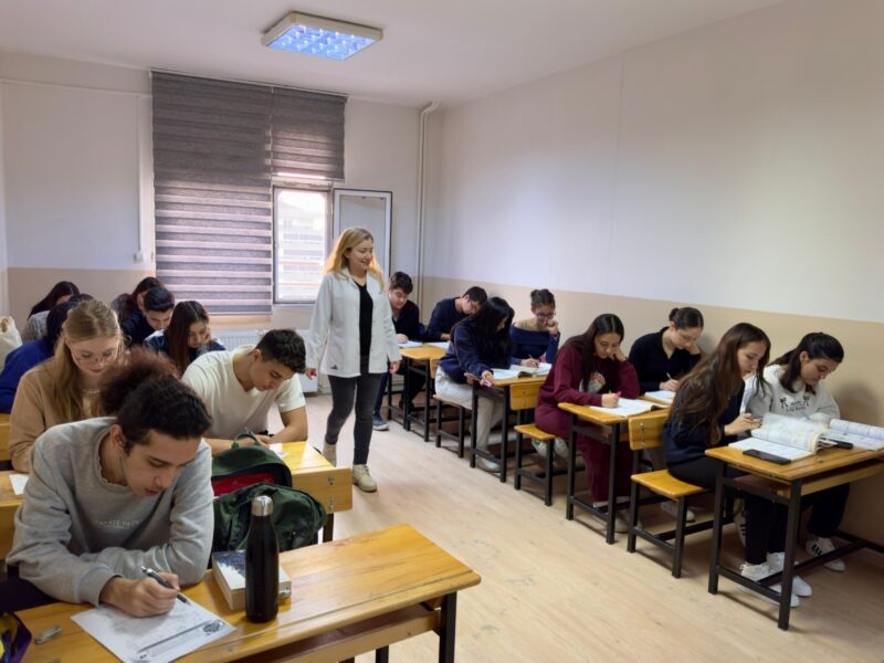 Çiğli Belediyesi’nin ücretsiz eğitim desteği sunduğu Çiğli Belediyesi Eğitim Merkezi