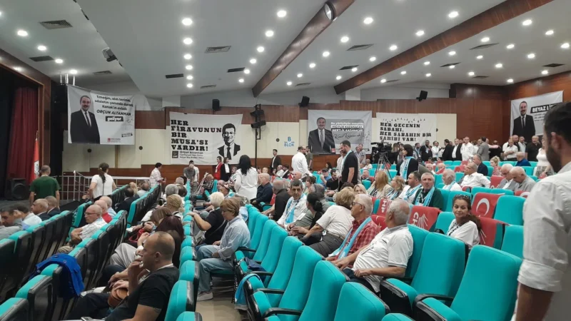 CHP İzmir ilçe kongre maratonu bugün Konak’ta devam ediyor. Mevcut
