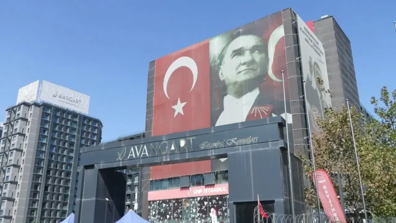 CHP İstanbul İl Başkanlığı’na kayyum olarak atanan Gürsel Tekin’den binaya