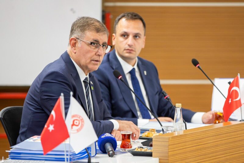 İzmir Büyükşehir Belediye Başkanı Dr. Cemil Tugay'ın göreve başlamasının ardından