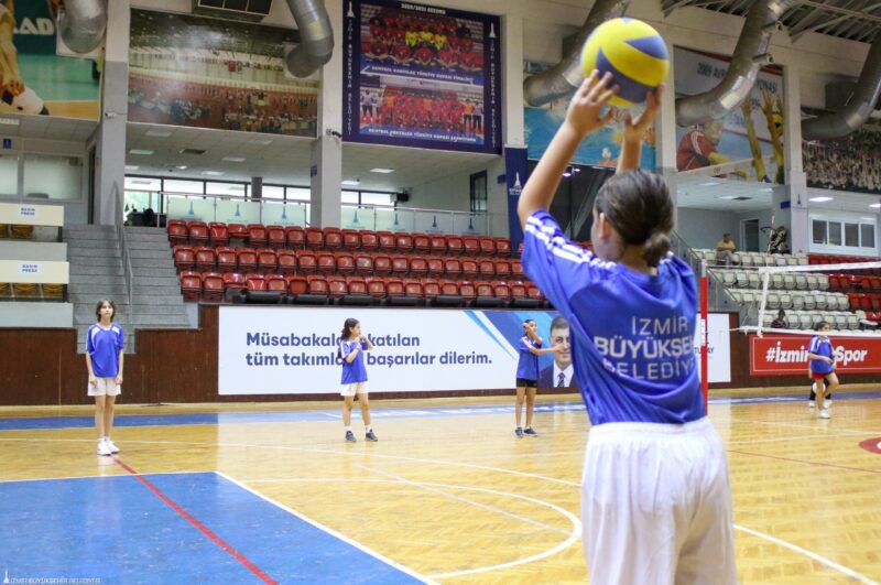 İzmir Büyükşehir Belediyesi Kış Spor Okulları için kayıtlar devam ediyor.