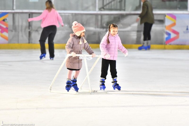 İzmir Büyükşehir Belediyesi Buz Sporları Salonu, yeni sezon kapsamında 13