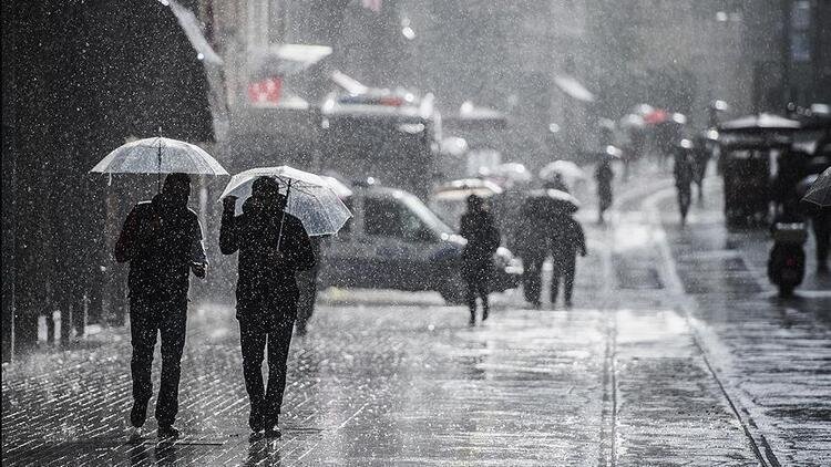Hafta sonu kısa süreli hava yumuşamasının ardından İstanbul bugün yeniden