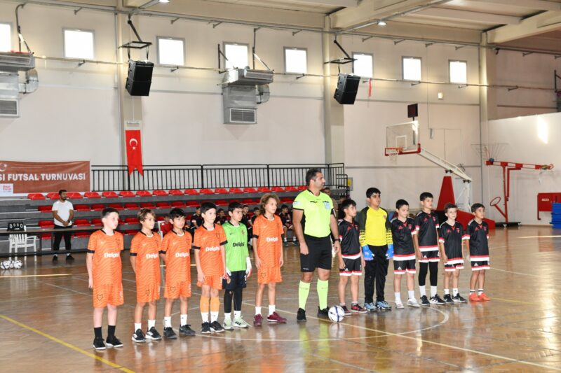 Cumhuriyet Bayramı haftası kutlamaları Çiğli’de sporla taçlandı. Çiğli Belediyesi’nin düzenlediği