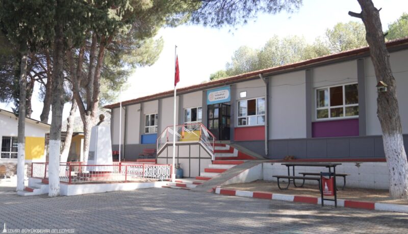 İzmir Büyükşehir Belediyesi’nin sürdürdüğü Okul Aile Birliklerine Destek Projesi kente
