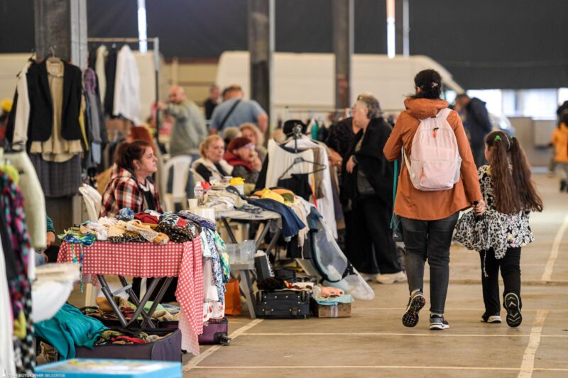 İzmir Büyükşehir Belediye Başkanı Dr. Cemil Tugay’ın Karşıyaka’da temelini attığı