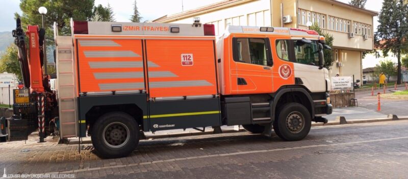 İzmir Büyükşehir Belediyesi ekipleri, dün akşam saatlerinde merkez üssü Balıkesir’in