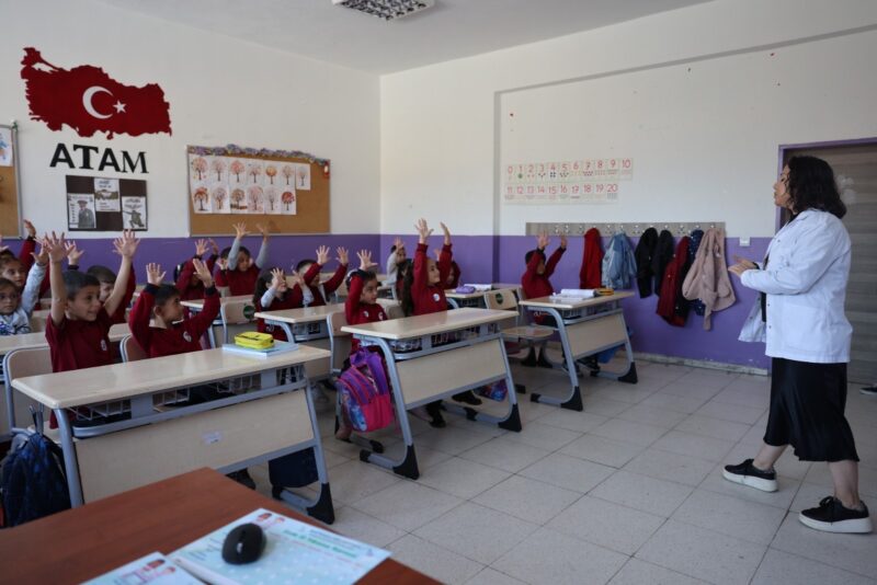 Bayraklı Belediyesi, çocuklarda hijyen bilincini artırmak amacıyla yürüttüğü “Sağlık Elde