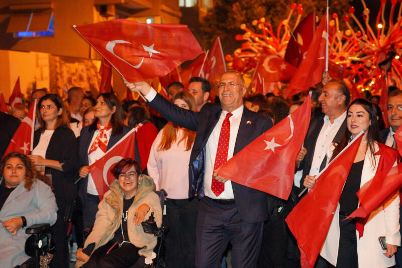 
Cumhuriyet’in ilanının 102. yılı, Gaziemir’de kortej ve Merve Mete konseriyle