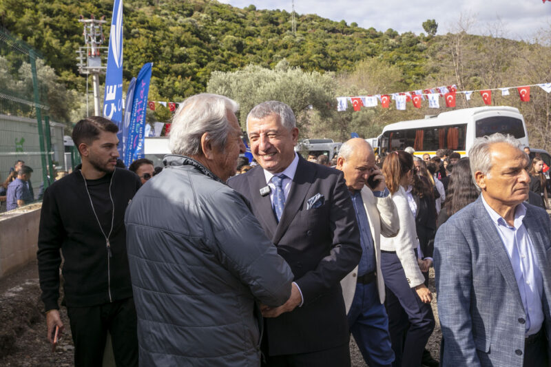 
Güzelbahçe Belediyesi, sokak hayvanlarına yönelik yenilikçi projeleriyle dikkat çekiyor.
Türkiye;nin en