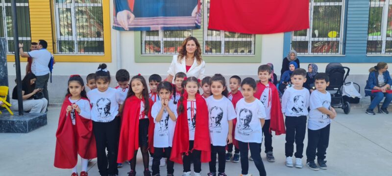 Güneş Anaokulu öğrencileri, 29 Ekim Cumhuriyet Bayramı’nın 102. yıl dönümünü