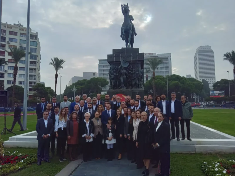 Cumhuriyet Halk Partisi İzmir İl Başkanı seçilen Çağatay Güç, yönetim