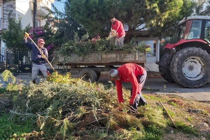 Menderes Belediyesi, bahçe ve mobilya atıklarını topladı.
Menderes Belediyesi, Temizlik İşleri