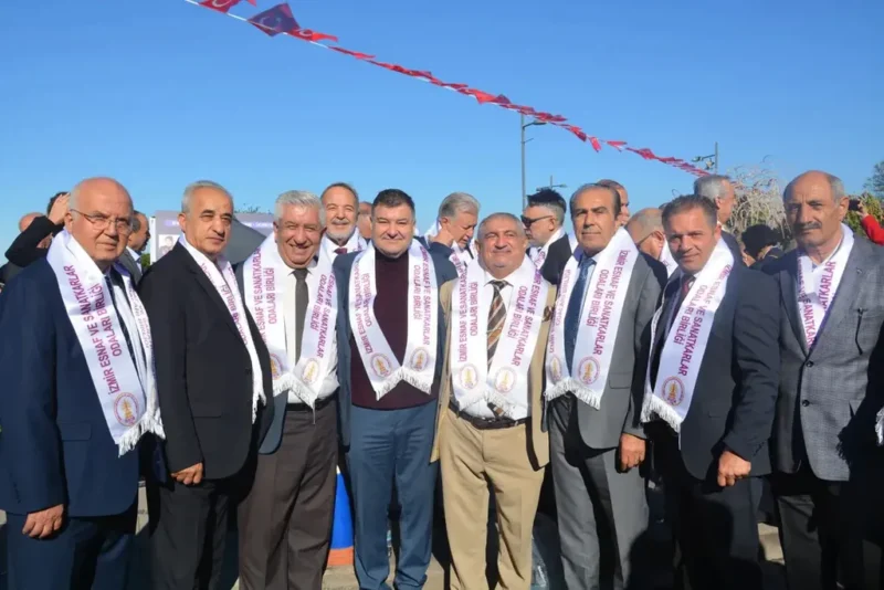 İzmir’de Cumhuriyet’in 102. yılı büyük bir coşkuyla kutlandı.