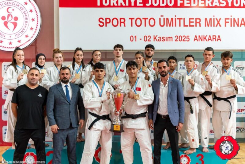 İzmir Büyükşehir Belediyesi Spor Kulübü Judo Takımı, genç sporcularla yakaladığı
