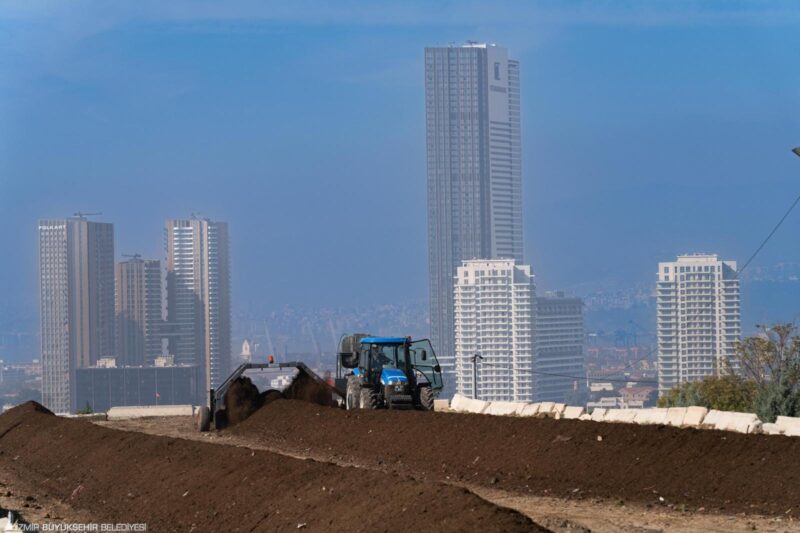 İzmir Büyükşehir Belediyesi, park ve bahçelerden çıkan günlük yeşil atıkları