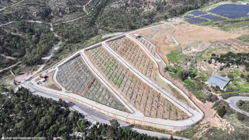 İzmir Büyükşehir Belediyesi, kentin artan mezarlık ihtiyacını karşılamak için Karşıyaka