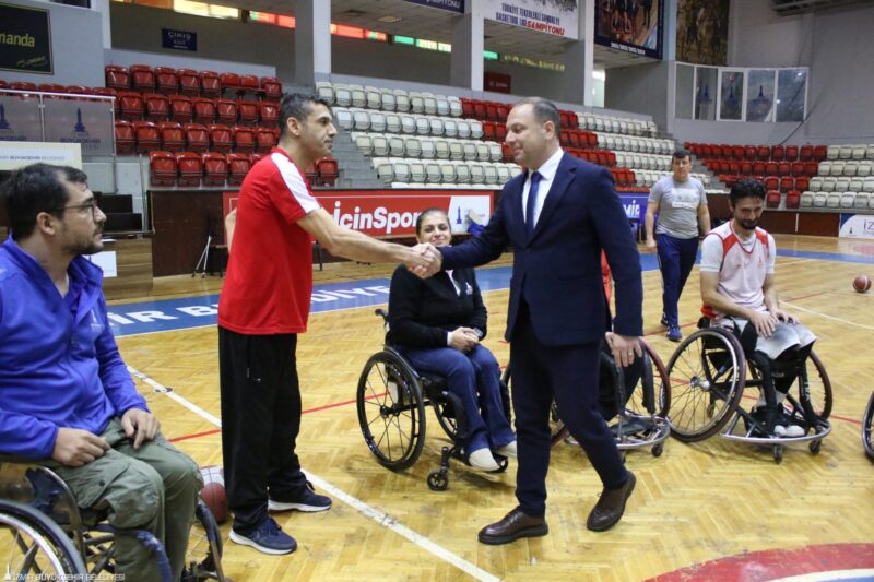 İzmir Büyükşehir Belediyesi Spor Kulübü Tekerlekli Sandalye Basketbol Takımı, bu