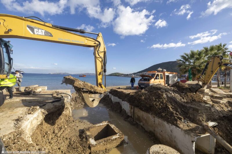 İzmir'de dün akşam saatlerinden itibaren başlayan yağışlar Karaburun, Foça, Çeşme