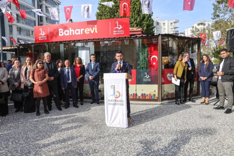 Bayraklı Belediyesi, ilçede yaşayan yaş almış bireylerin sosyal hayata daha