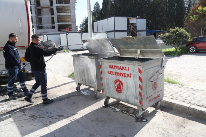 Bayraklı Belediyesi, kapsamlı bir hijyen ve temizlik seferberliği başlattı. İlçe