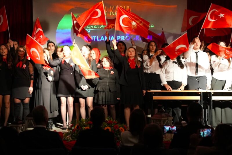 Çeşme Belediyesinin Öğretmenler Günü için hazırladığı turunç fidanları, Başkan Lâl