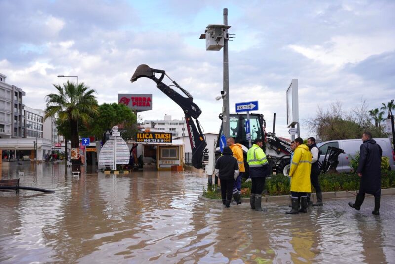 
Çeşme’de 28 Kasım günü öğle saatlerinden itibaren etkili olan olağanüstü