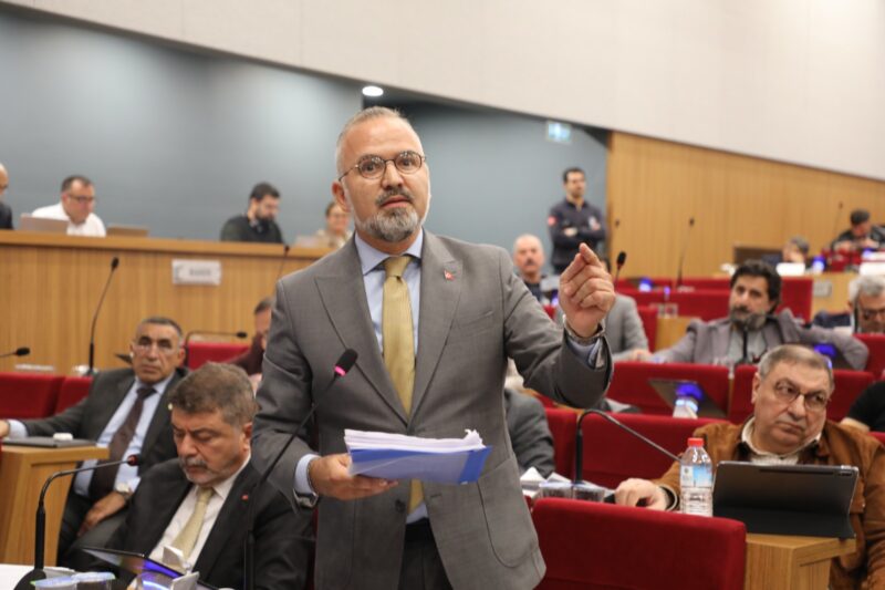 "Göreve gelir gelmez ne yazık ki CHP’nin bitmeyen hastalığına yakalanmış!
"Belediyeciliğin