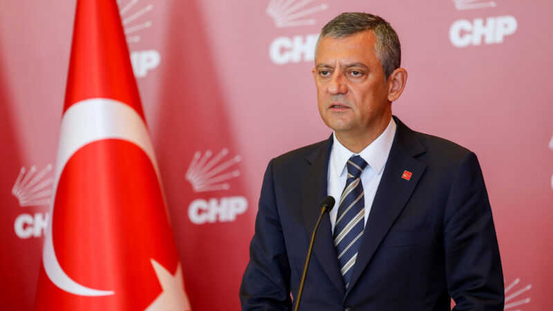 CHP lideri Özgür Özel sosyal medya hesabından Öğretmenle Günü için