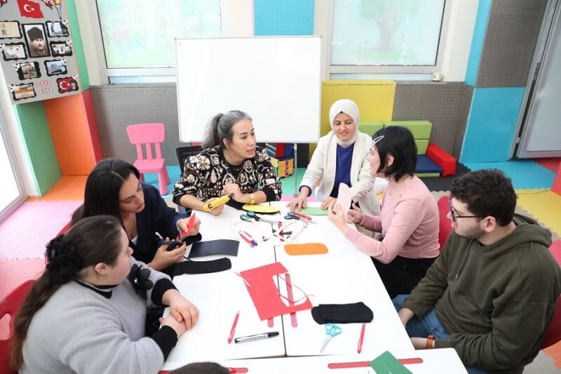 Menderes Belediyesi’nin yakın zamanda hayata geçirdiği Ferdi Zeyrek Engelsiz
Çocuk Evi