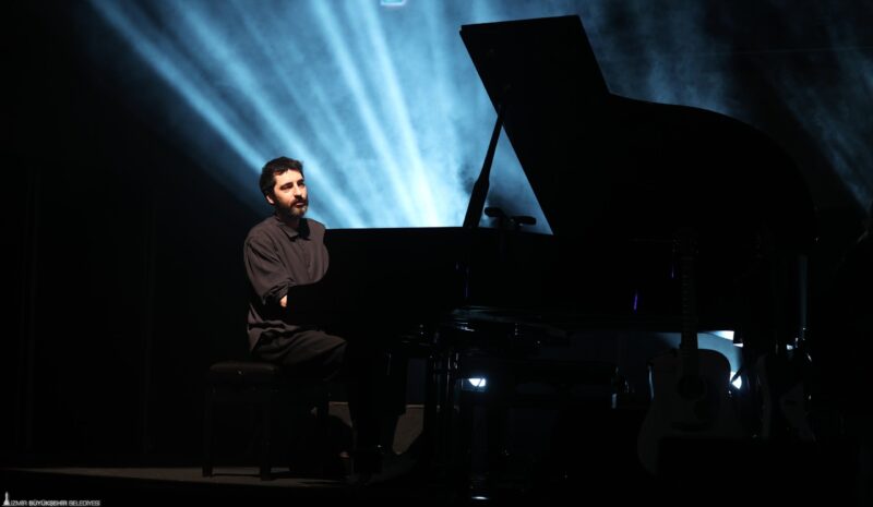 Besteleri milyonlarca kişi tarafından beğeniyle dinlenen dünyaca ünlü piyanist Evgeny