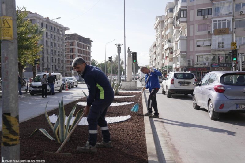 İzmir Büyükşehir Belediyesi peyzaj alanlarını estetik görünümlü ve az su