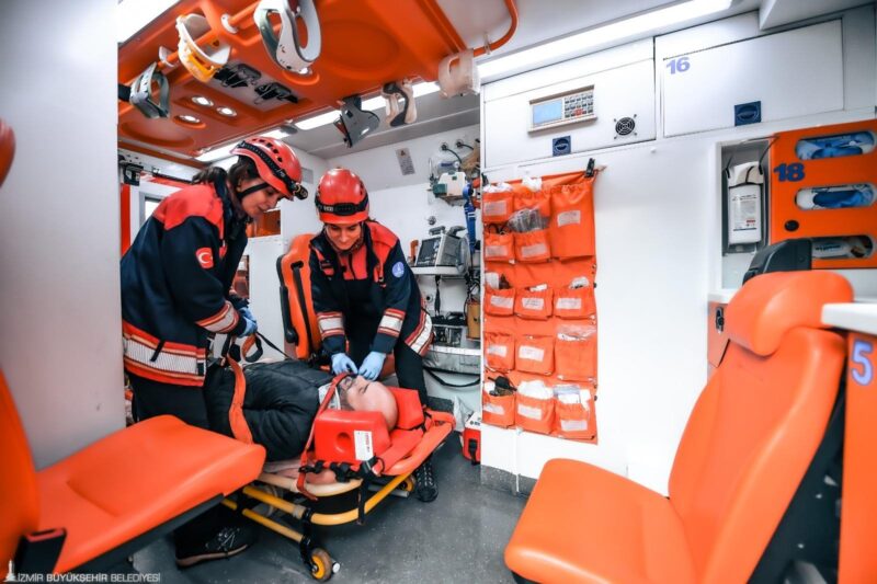 İzmir Büyükşehir Belediyesi İtfaiye Dairesi Başkanlığı ve BUCAKUT ekipleri Buca