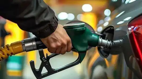 Brent petroldeki düşüşe rağmen akaryakıt fiyatlarında artış sürüyor. 1 Ocak’ta